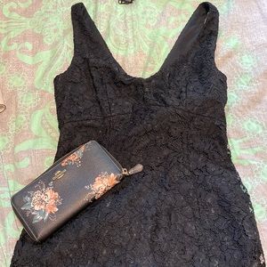 LE CHATEAU. V neck lace gown. New with tag size Xs